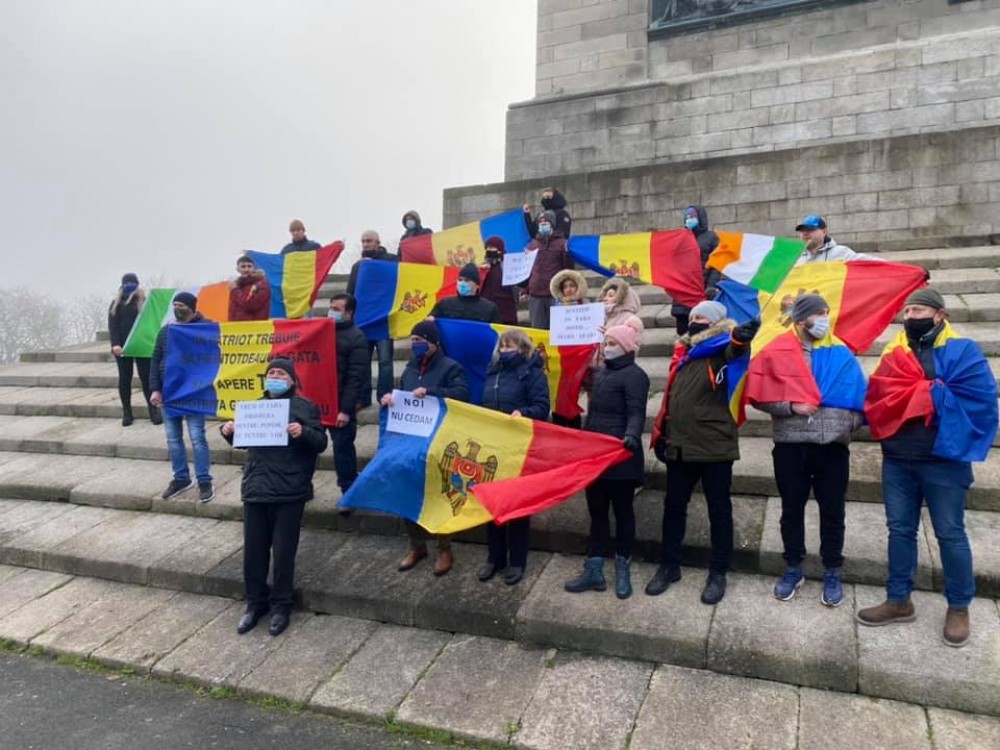 Și moldovenii din Irlanda au protestat astăzi: „Maia Sandu Președinte”, „Anticipate”